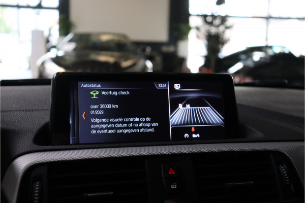 BMW 1-serie M140i High Executive **Sp.leder/Carplay/Alcantara stuur/BMW-Led**