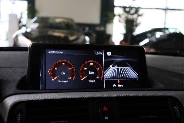 BMW 1-serie M140i High Executive **Sp.leder/Carplay/Alcantara stuur/BMW-Led**