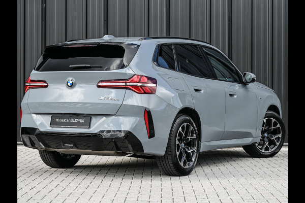 BMW X3 30e xDrive M Sport | Iconic glow grill | 360 Camera | Active cruise | Comfort access | Trekhaak | Ambiance interieur