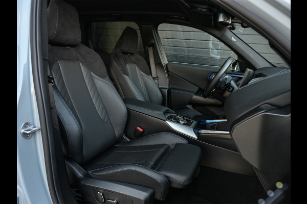 BMW X3 30e xDrive M Sport | Iconic glow grill | 360 Camera | Active cruise | Comfort access | Trekhaak | Ambiance interieur