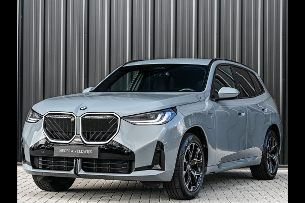 BMW X3 30e xDrive M Sport | Iconic glow grill | 360 Camera | Active cruise | Comfort access | Trekhaak | Ambiance interieur