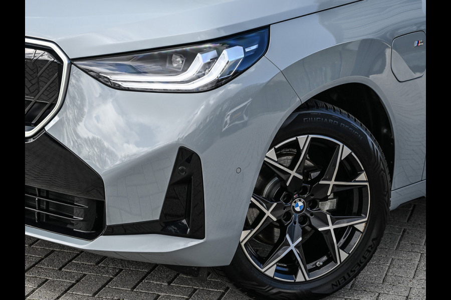 BMW X3 30e xDrive M Sport | Iconic glow grill | 360 Camera | Active cruise | Comfort access | Trekhaak | Ambiance interieur