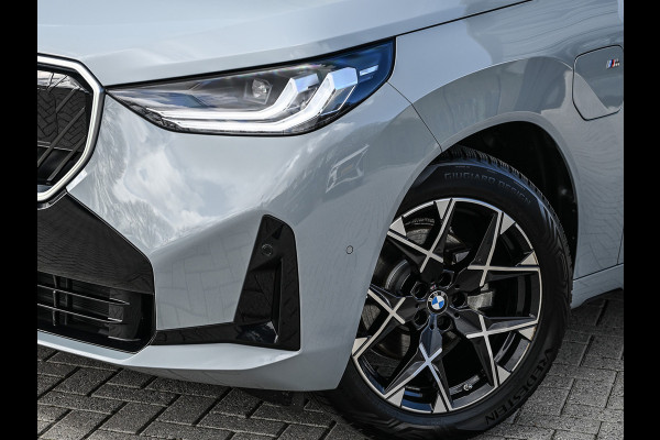 BMW X3 30e xDrive M Sport | Iconic glow grill | 360 Camera | Active cruise | Comfort access | Trekhaak | Ambiance interieur