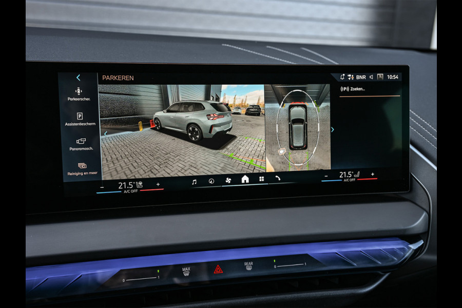 BMW X3 30e xDrive M Sport | Iconic glow grill | 360 Camera | Active cruise | Comfort access | Trekhaak | Ambiance interieur