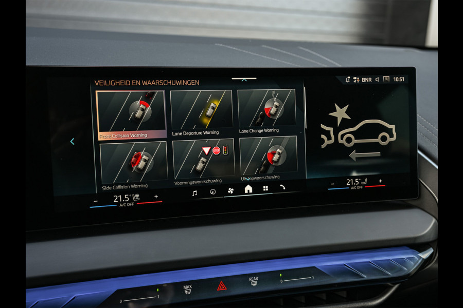 BMW X3 30e xDrive M Sport | Iconic glow grill | 360 Camera | Active cruise | Comfort access | Trekhaak | Ambiance interieur