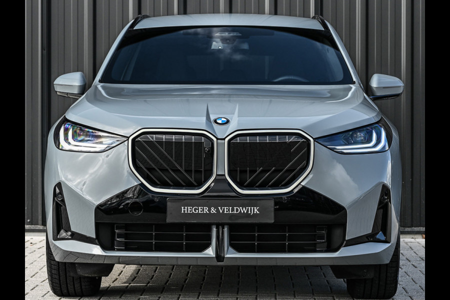 BMW X3 30e xDrive M Sport | Iconic glow grill | 360 Camera | Active cruise | Comfort access | Trekhaak | Ambiance interieur