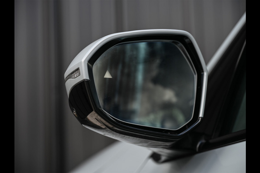 BMW X3 30e xDrive M Sport | Iconic glow grill | 360 Camera | Active cruise | Comfort access | Trekhaak | Ambiance interieur