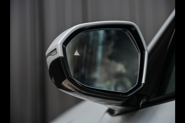 BMW X3 30e xDrive M Sport | Iconic glow grill | 360 Camera | Active cruise | Comfort access | Trekhaak | Ambiance interieur