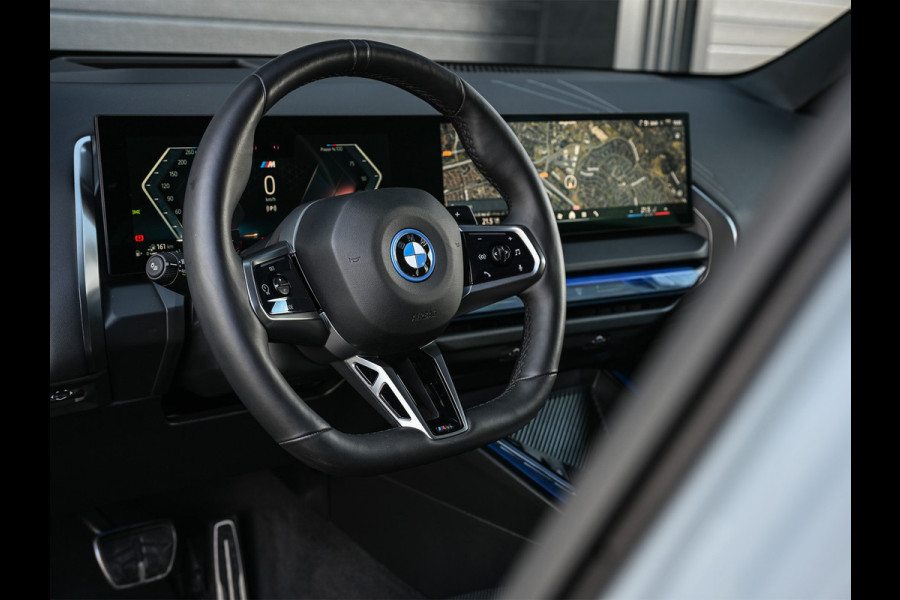 BMW X3 30e xDrive M Sport | Iconic glow grill | 360 Camera | Active cruise | Comfort access | Trekhaak | Ambiance interieur