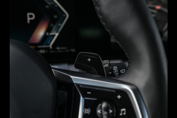 BMW X3 30e xDrive M Sport | Iconic glow grill | 360 Camera | Active cruise | Comfort access | Trekhaak | Ambiance interieur