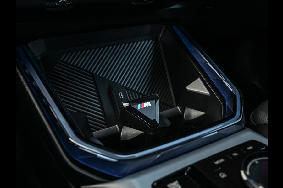 BMW X3 30e xDrive M Sport | Iconic glow grill | 360 Camera | Active cruise | Comfort access | Trekhaak | Ambiance interieur