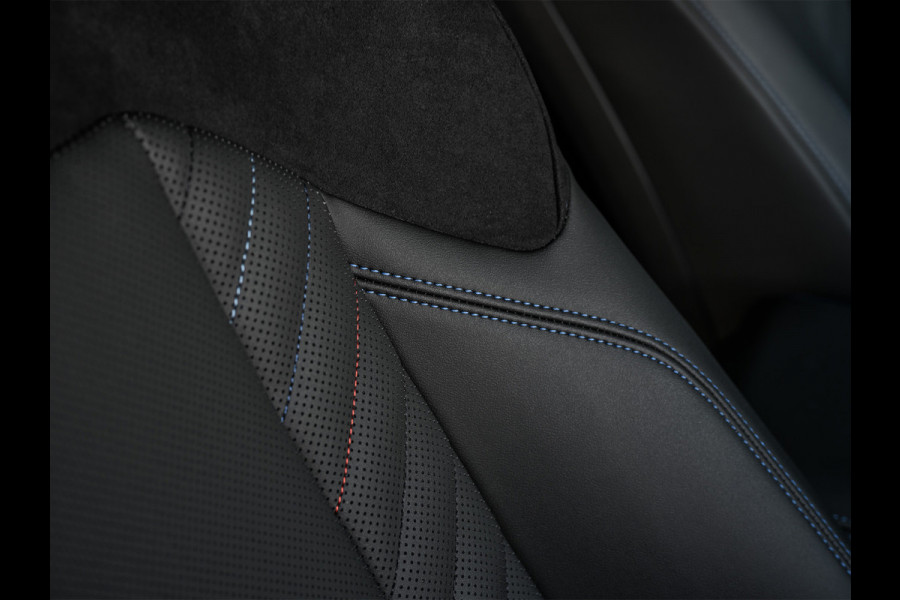 BMW X3 30e xDrive M Sport | Iconic glow grill | 360 Camera | Active cruise | Comfort access | Trekhaak | Ambiance interieur