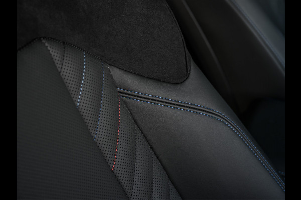 BMW X3 30e xDrive M Sport | Iconic glow grill | 360 Camera | Active cruise | Comfort access | Trekhaak | Ambiance interieur