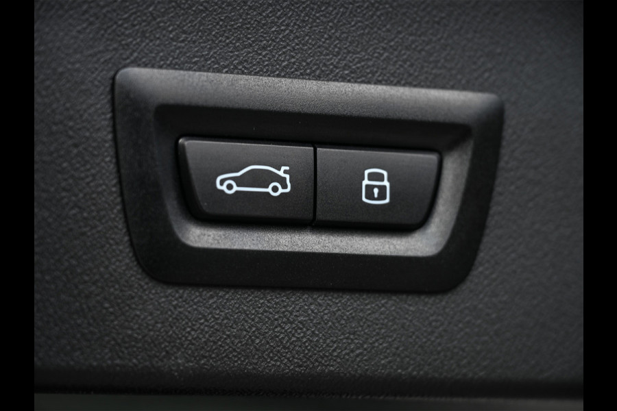 BMW X3 30e xDrive M Sport | Iconic glow grill | 360 Camera | Active cruise | Comfort access | Trekhaak | Ambiance interieur