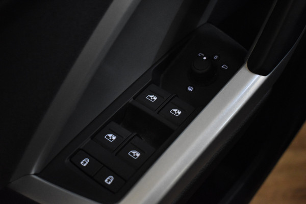 Audi Q3 45 TFSIe 245PK HYBRID S-TRONIC EDITION NAVI/PDC/BLUETOOTH