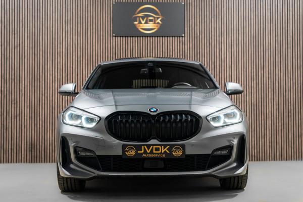 BMW 1-serie 118i M-Sport Pano HUD HK Muziek Kuipstoelen BTW
