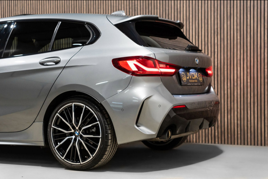 BMW 1-serie 118i M-Sport Pano HUD HK Muziek Kuipstoelen BTW