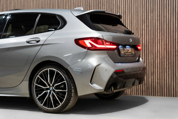 BMW 1-serie 118i M-Sport Pano HUD HK Muziek Kuipstoelen BTW
