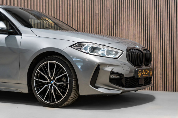 BMW 1-serie 118i M-Sport Pano HUD HK Muziek Kuipstoelen BTW