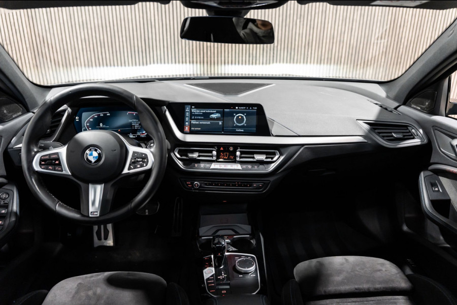 BMW 1-serie 118i M-Sport Pano HUD HK Muziek Kuipstoelen BTW