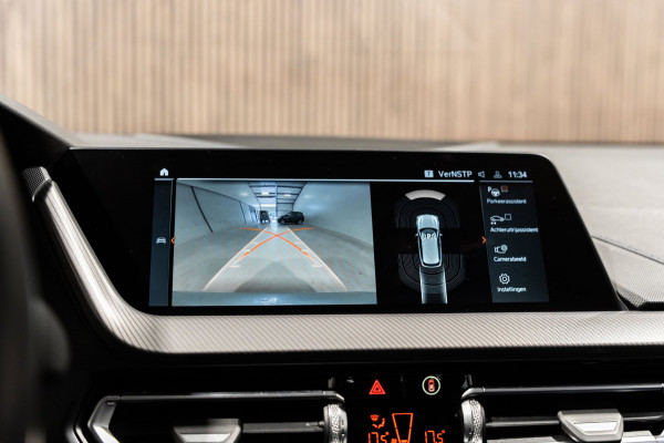 BMW 1-serie 118i M-Sport Pano HUD HK Muziek Kuipstoelen BTW