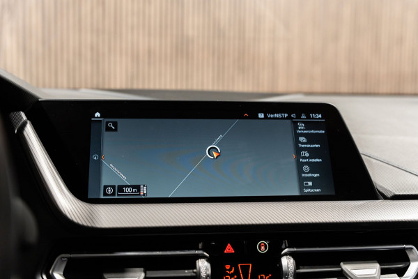BMW 1-serie 118i M-Sport Pano HUD HK Muziek Kuipstoelen BTW