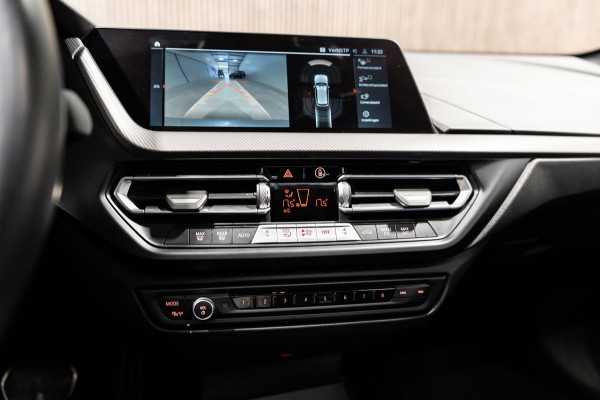 BMW 1-serie 118i M-Sport Pano HUD HK Muziek Kuipstoelen BTW