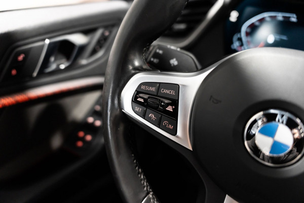 BMW 1-serie 118i M-Sport Pano HUD HK Muziek Kuipstoelen BTW