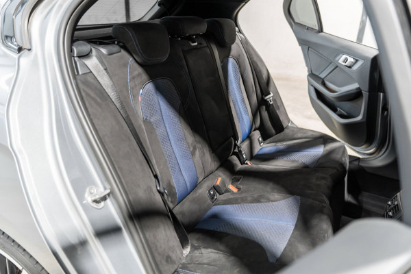 BMW 1-serie 118i M-Sport Pano HUD HK Muziek Kuipstoelen BTW