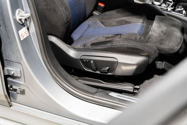 BMW 1-serie 118i M-Sport Pano HUD HK Muziek Kuipstoelen BTW