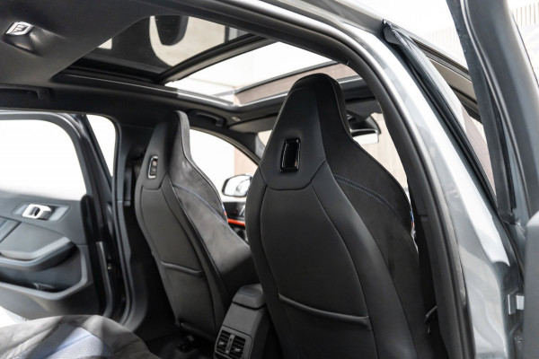 BMW 1-serie 118i M-Sport Pano HUD HK Muziek Kuipstoelen BTW