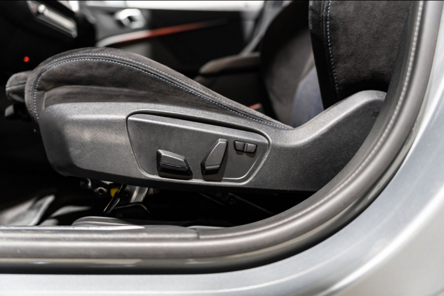 BMW 1-serie 118i M-Sport Pano HUD HK Muziek Kuipstoelen BTW