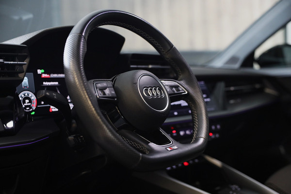 Audi A3 Sportback 45 TFSI e RS3 Look / 245 PK / RS Zetels / B & O / Leder / Head Up / Open Pano / Matrix / Virtual Cockpit / Pdc