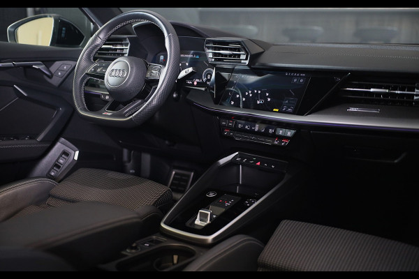 Audi A3 Sportback 45 TFSI e RS3 Look / 245 PK / RS Zetels / B & O / Leder / Head Up / Open Pano / Matrix / Virtual Cockpit / Pdc