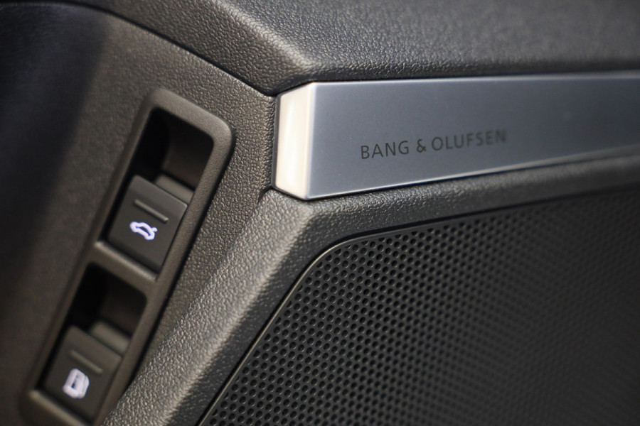 Audi A3 Sportback 45 TFSI e RS3 Look / 245 PK / RS Zetels / B & O / Leder / Head Up / Open Pano / Matrix / Virtual Cockpit / Pdc