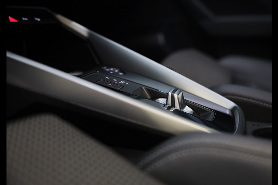 Audi A3 Sportback 45 TFSI e RS3 Look / 245 PK / RS Zetels / B & O / Leder / Head Up / Open Pano / Matrix / Virtual Cockpit / Pdc