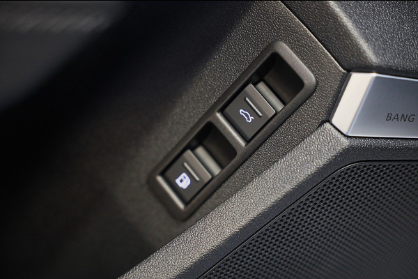 Audi A3 Sportback 45 TFSI e RS3 Look / 245 PK / RS Zetels / B & O / Leder / Head Up / Open Pano / Matrix / Virtual Cockpit / Pdc