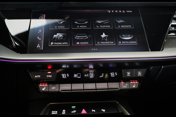 Audi A3 Sportback 45 TFSI e RS3 Look / 245 PK / RS Zetels / B & O / Leder / Head Up / Open Pano / Matrix / Virtual Cockpit / Pdc