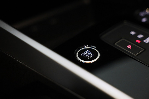 Audi A3 Sportback 45 TFSI e RS3 Look / 245 PK / RS Zetels / B & O / Leder / Head Up / Open Pano / Matrix / Virtual Cockpit / Pdc