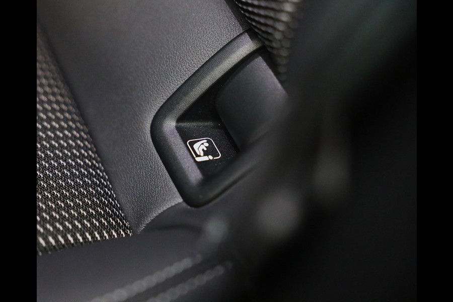 Audi A3 Sportback 45 TFSI e RS3 Look / 245 PK / RS Zetels / B & O / Leder / Head Up / Open Pano / Matrix / Virtual Cockpit / Pdc