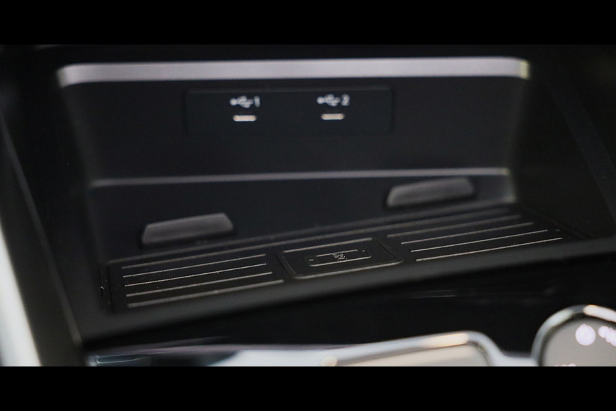 Audi A3 Sportback 45 TFSI e RS3 Look / 245 PK / RS Zetels / B & O / Leder / Head Up / Open Pano / Matrix / Virtual Cockpit / Pdc