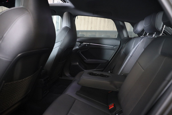 Audi A3 Sportback 45 TFSI e RS3 Look / 245 PK / RS Zetels / B & O / Leder / Head Up / Open Pano / Matrix / Virtual Cockpit / Pdc