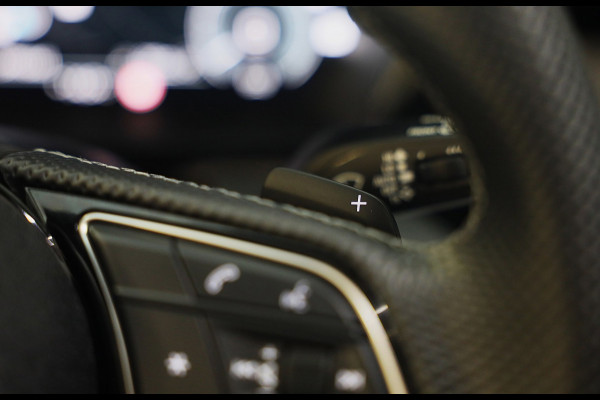 Audi A3 Sportback 45 TFSI e RS3 Look / 245 PK / RS Zetels / B & O / Leder / Head Up / Open Pano / Matrix / Virtual Cockpit / Pdc