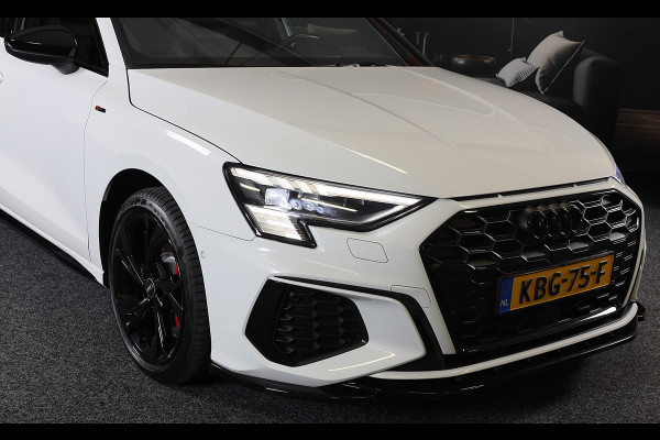 Audi A3 Sportback 45 TFSI e RS3 Look / 245 PK / RS Zetels / B & O / Leder / Head Up / Open Pano / Matrix / Virtual Cockpit / Pdc