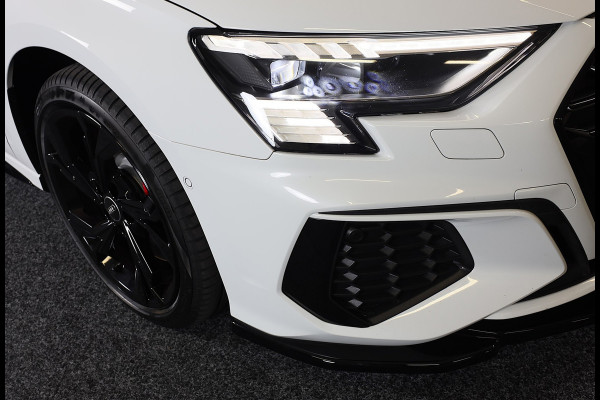 Audi A3 Sportback 45 TFSI e RS3 Look / 245 PK / RS Zetels / B & O / Leder / Head Up / Open Pano / Matrix / Virtual Cockpit / Pdc