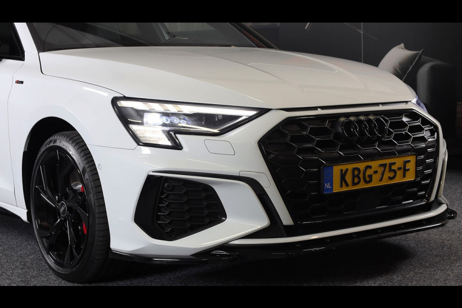 Audi A3 Sportback 45 TFSI e RS3 Look / 245 PK / RS Zetels / B & O / Leder / Head Up / Open Pano / Matrix / Virtual Cockpit / Pdc