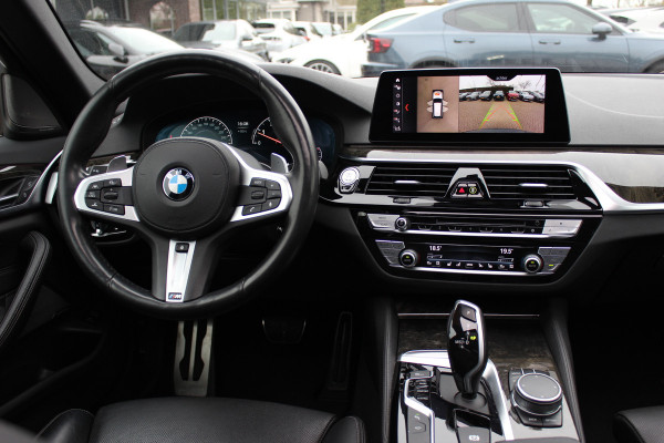 BMW 5 Serie Touring 540i xDrive High Exe. M Sport / Trekhaak / Panoramadak / 360Camera / Head-up / Leder / 19'' / Harman Kardon / CarPlay / Stoelventilatie / Stuur+Stoelverwarming / 4zone / Dodehoek / DAB / ACC