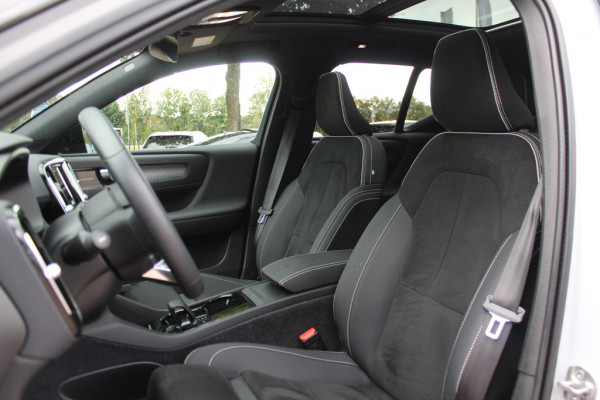 Volvo XC40 Recharge P8 AWD R-Design / SoH 92,1% / Trekhaak / Panoramadak / Camera / Keyless / Harman Kardon / 19'' / Half leder / Stuur+Stoelverwarming / DAB / Dodehoek / ACC