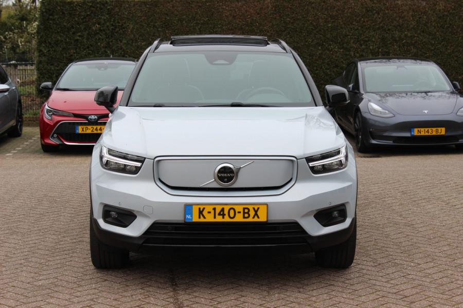Volvo XC40 Recharge P8 AWD R-Design / SoH 92,1% / Trekhaak / Panoramadak / Camera / Keyless / Harman Kardon / 19'' / Half leder / Stuur+Stoelverwarming / DAB / Dodehoek / ACC