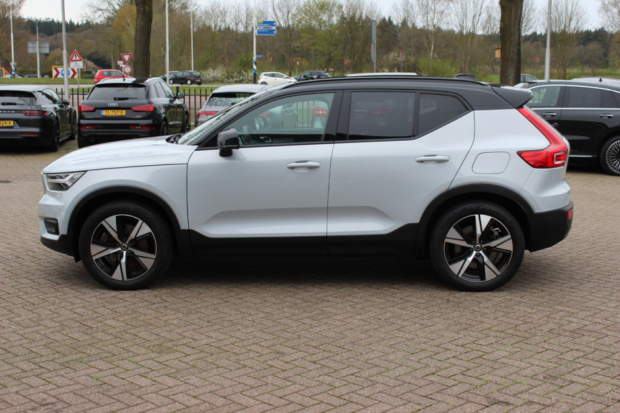 Volvo XC40 Recharge P8 AWD R-Design / SoH 92,1% / Trekhaak / Panoramadak / Camera / Keyless / Harman Kardon / 19'' / Half leder / Stuur+Stoelverwarming / DAB / Dodehoek / ACC